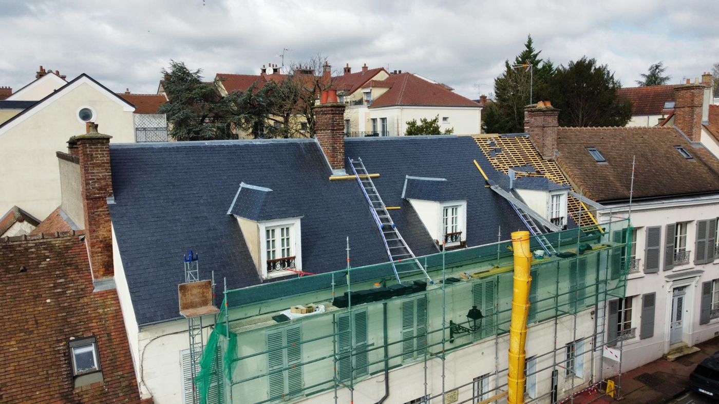 Couverture : réalisation Mouredon Couverture