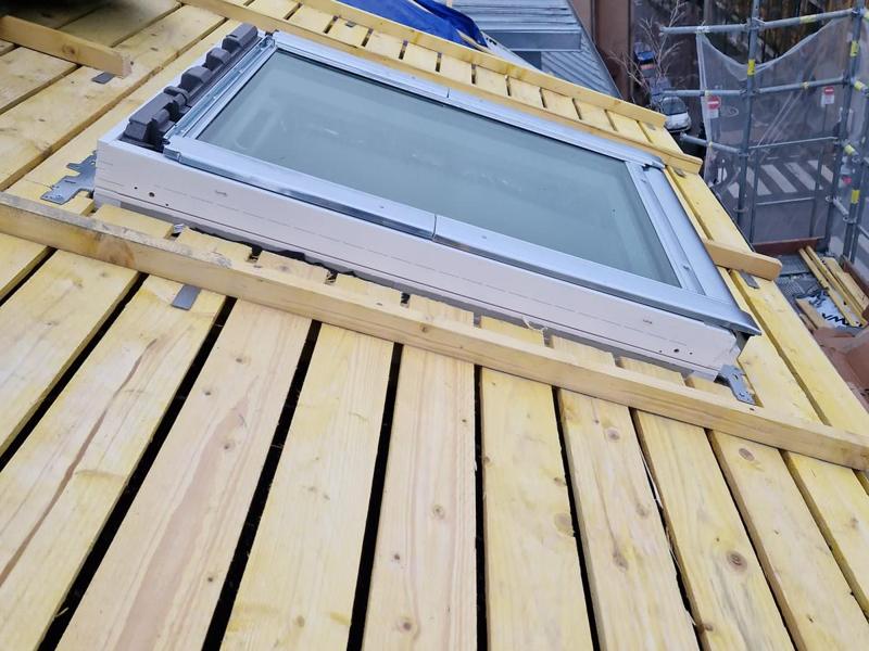 Verrière posée sur une toiture