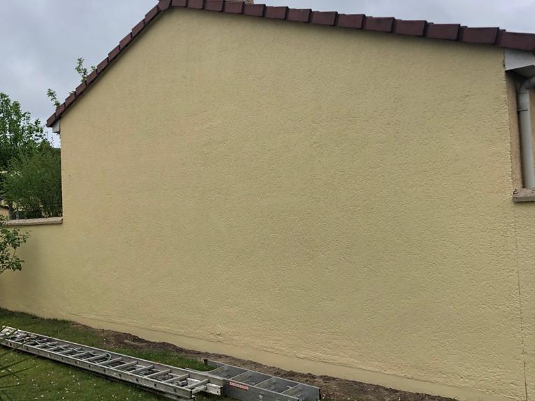 Peinture de façade : façade défraîchie avant travaux