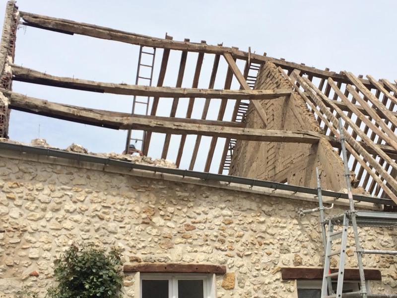Réfection de toiture : ancienne charpente mise à nu