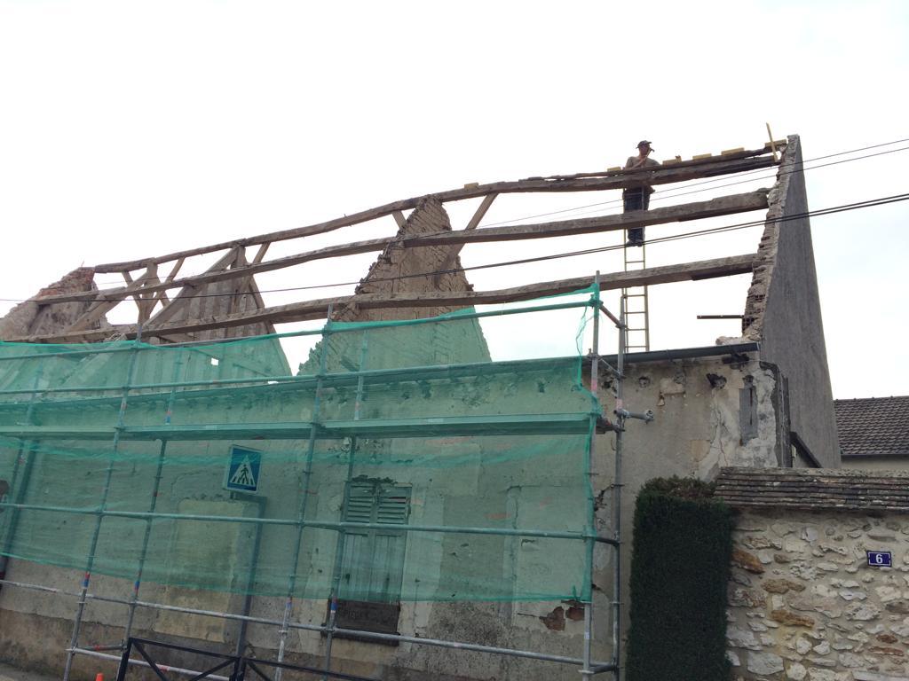 Réfection de toiture sur une maison en pierre, charpente neuve