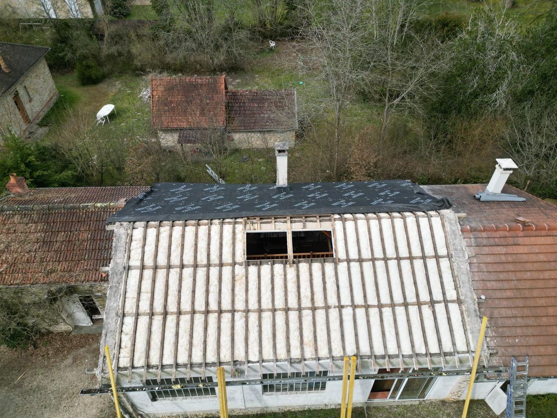 Vue aérienne du versant pendant la dépose, à Clairefontaine