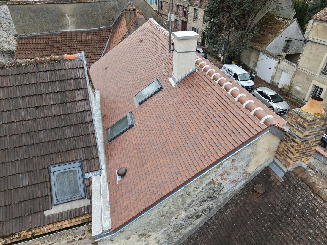 Toiture terminée vue du ciel après les travaux