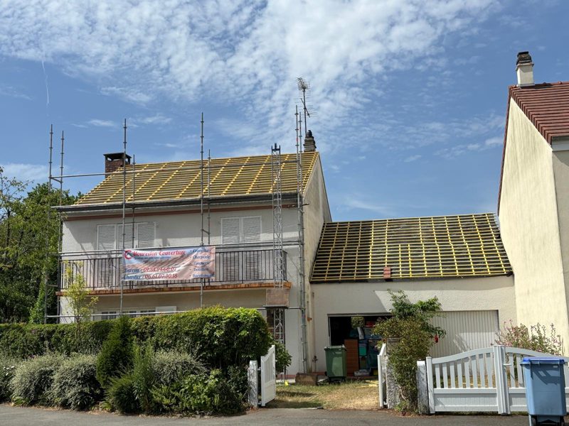 Maison à Émancé pendant le remplacement de la toiture
