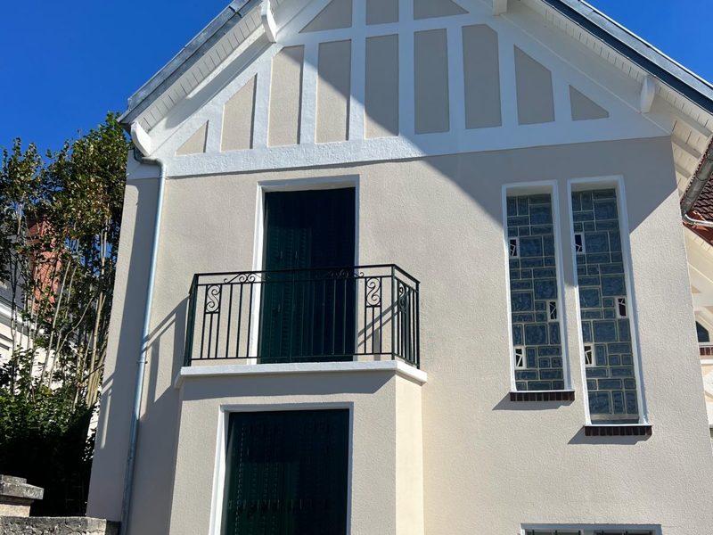 Maison à Orphin après la reprise du faîtage
