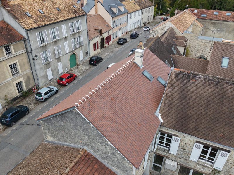 Toitures du centre de Rambouillet vues par drone