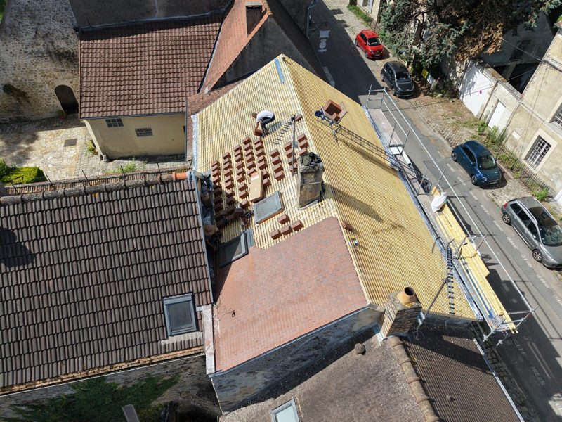 Chantier de couverture vu du ciel à Rambouillet