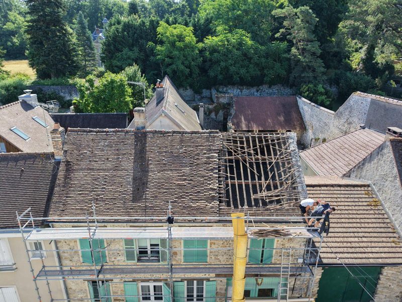 Toiture en cours de réfection vue par drone à Rambouillet
